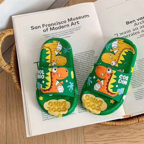 GREEN SLIPPERS / S124 - CHILDREN'S DINOSAUR-THEMED SLIPPERS. COLOR GREEN