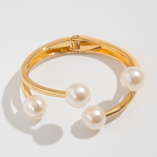 PEARL CUFF BANGLE / S745C - Embellished cuff bangle