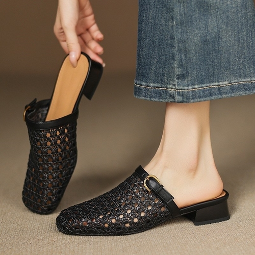 WOMEN'S GENUINE LEATHER SANDALS / BLACK S836 - Black woven-buckle heeled mules