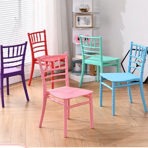PLASTIC CHAIR / U512 - Indoor and outdoor chair-Lightweight, and durable seating option H:57cm W:30cm