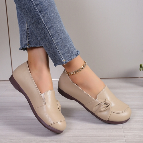 WOMEN'S SOFT LEATHER SLIP-ON SHOES / BEIGE / S46 - Color:Beige