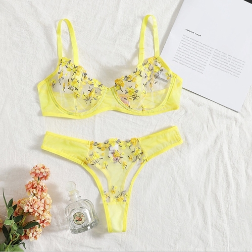 TWO-PIECE EMBROIDED LINGERIE SET / U369F - Color:yellow