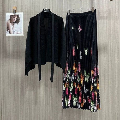 WOMEN'S TWO-PIECE SET / BLACK S639 - PLEATED PRINT BUTTERFLY AND FLOWER COLOR: BLACK FREE SIZE
