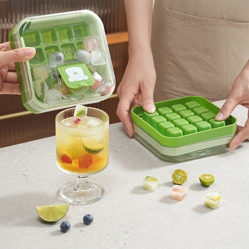 ICE CUBE MOLDER / U478 - Ice cube molder / tray