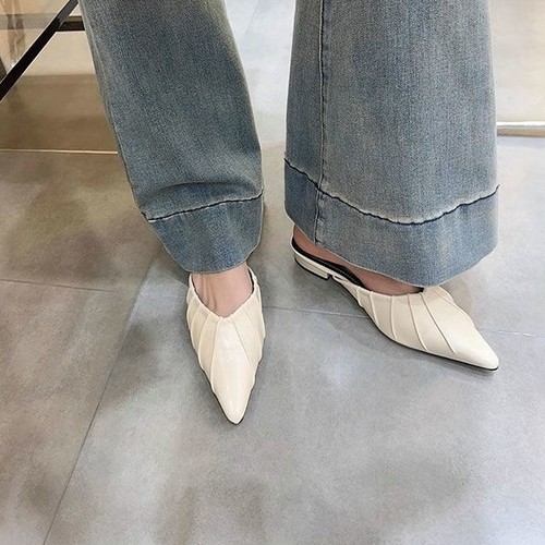WHITE POINTED-TOE MULES - S787 - Material/design the upper features a gathered or ruched design, likely in faux leather.