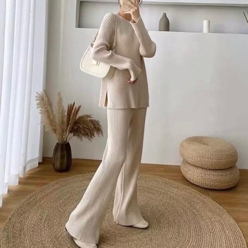 TWO-PIECE KNITTED SET D0125 - Knitted set - Long-sleeved top and flare pants. One size