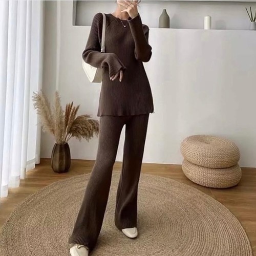 TWO-PIECE KNITTED SET / COLOR COFFEE D0128 - Knitted set : Long-sleeved top and flare pants Color: coffee One size