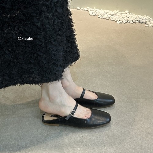 BLACK CLOSED-TOE SANDALS / S834 - COLOR BLACK FLAT-BOTTOMED SHOES