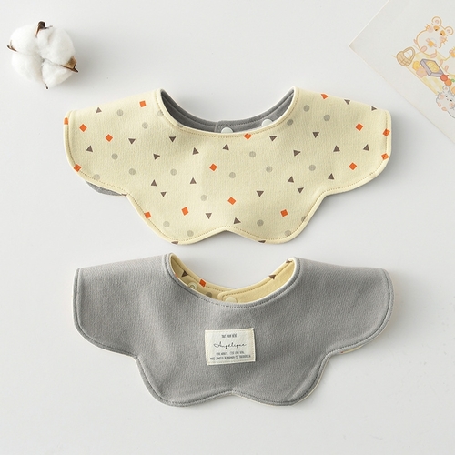 DOUBLE SIDED BABY BIB - PURE COTTON / SHAPES PRINT B05 - 100% COTTON(EXCEPT EXCIPIENTS)