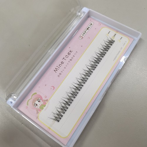 MOON-SHAPE CRESCENT FLOWER FALSE EYELASHES U443 - Small crescent lower eyelashes, three rows-fishtail style Eyellash thickness : 0.07 Curl:C