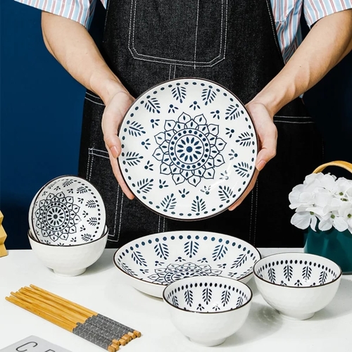 6-PIECE JAPANESE-STYLE CERAMIC DINNERWARE SET BO415 - -the set includes both plates and bowls, likely intended for serving sushi, noodles, or other dishes.