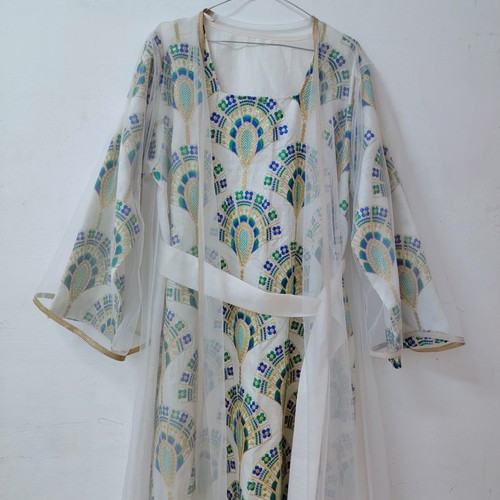 WHITE EMBROIDED DRA'AH WITH LONG SHEER / FREE SIZE DR044