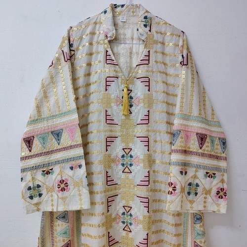 OFF-WHITE EMBROIDERED DRA'AH DR047