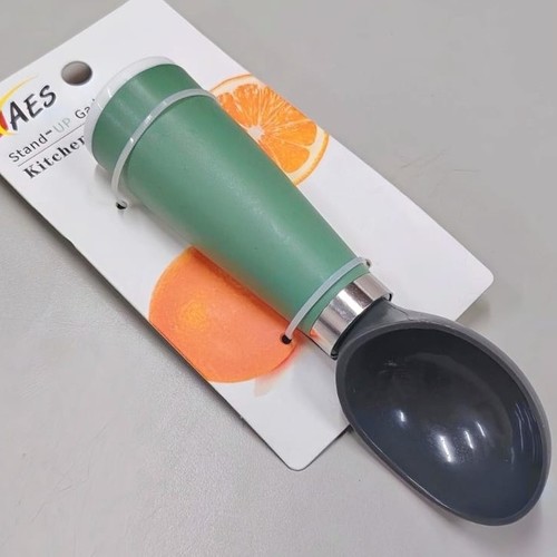 AES KITCHEN SCOOP WITH GREEN HANDLE BO918 - Multipurpose : scoop for ice cream, fruit, or dough.