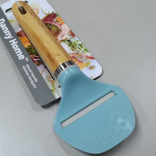 DANNY HOME WOODEN HANDLE CHEESE SLICER 20CM BO922 - Design : features a pastel blue plastic head and a smooth wooden handle.