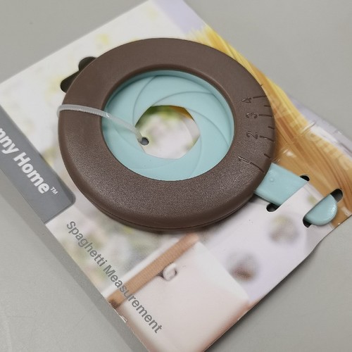 DANNY HOME SPAGHETTI MEASUREMENT TOOL BO931 - Adjustable design : features a lever that opens and closes an aperture to select the correct amount of spaghetti for 1 to 4 servings. Material : made from durable, lightweight pladtic.&nbsp; Function : helps limit food waste by providing precise measurements for different noodle types.