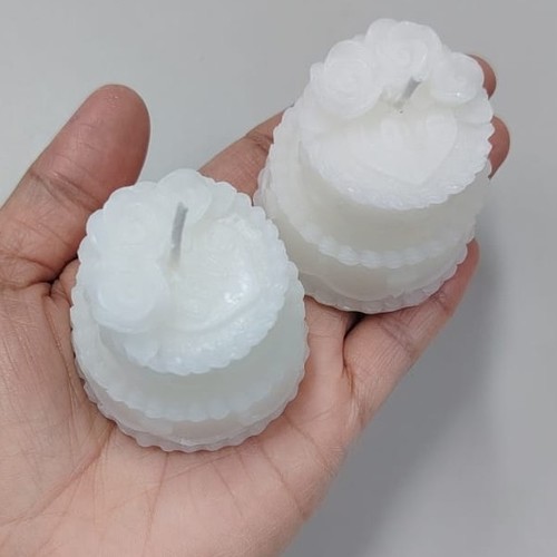 2-PIECE 6CM WHITE TIERED CAKE SCENTED-CANDLE BO987 - Tired cake scented-candles: miniature wax candles designed to look like a multi-level cakes, often with scalloped edges.