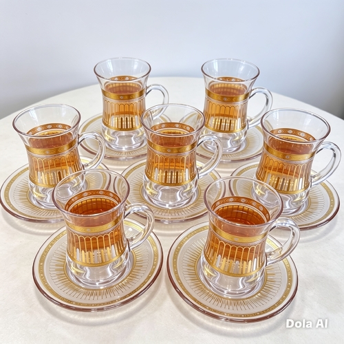 A set of glass tea cups with a luxurious and elegant design / BO1552