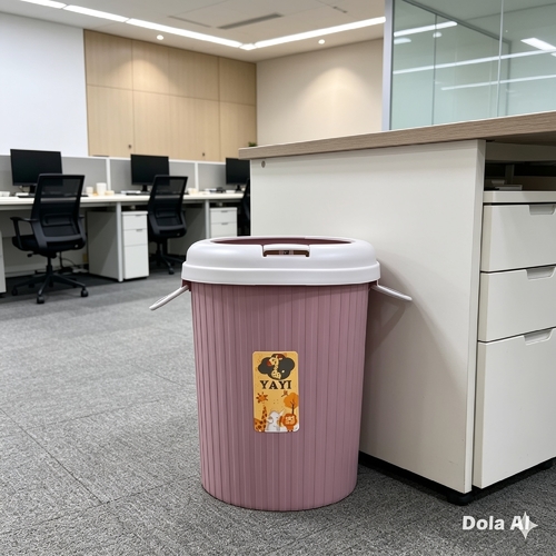 Small office waste container with a squeeze lid and two handles /BH1802