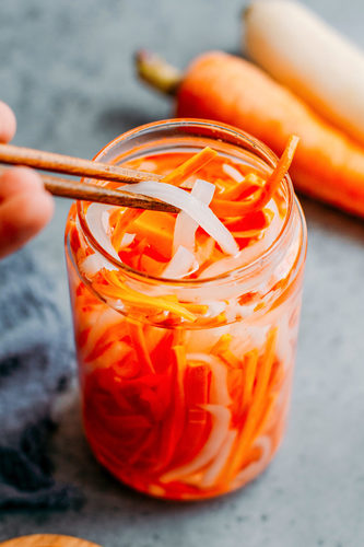 Spicy pickled carrots - Kuwaiti