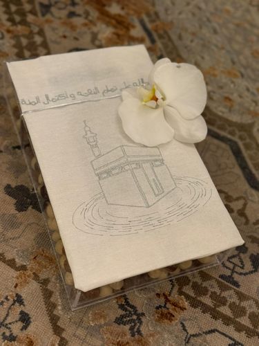 Embroidered box with chocolate - 750 grams chocolate