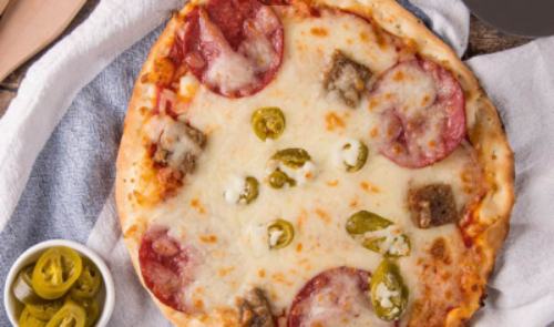 Small Furno Pizza - Our furno sauce with mozarella, pepperoni, burge, Jalapeno

Preparation time 12 minutes