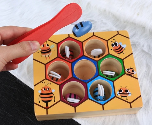 Fun bee game - Fun bee game:     A distinctive toy that supports the development of your child’s intelligence and strengthens his small muscles. It also develops his hand-eye coordination skill and helps teach him colors as well.   Don\