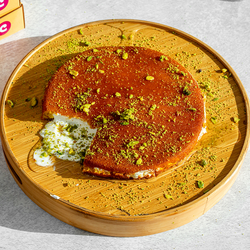 Small Lebanese soft kunafa with creamy cream - (Serves 4 to 6 people)