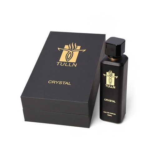 Crystal - مكونات العطر البرغموت، الليمون. القلب: الهيديون، الكالون، الأعشاب البحرية. القاعدة: الأمبروكسان، خشب الأرز، المسك.