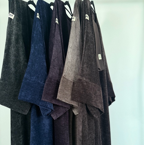 W20 - Fabric: Premium velvet, medium thickness
Colors: Black, Brown, Light Brown, Navy, Dark Purple (Eggplant)