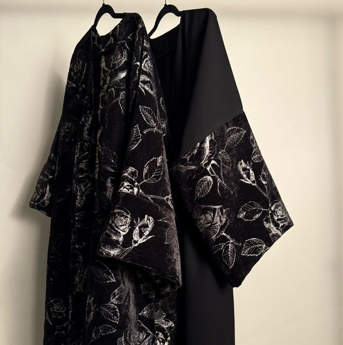 N12 - Fabric:&nbsp;Luxurious Jacquard Velvet featuring a delicate embossed floral pattern.Design Options:&nbsp;Choose velvet for the sleeves only or as a full velvet abaya.Note:&nbsp;Full velvet abayas are unlined.