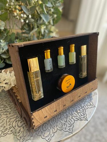 Gift box - Wood box
  contains 2 different perfume 20 ml, 3 different oil musk 3 gram and 3-gram maamool al noor