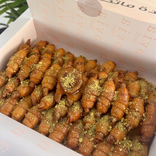 Mini Croissant - Cheese Stuffed  - Our products are presented to you fresh - 
 Open the box to keep it crispy and crunchy for as long as possible 
 Thank you for choosing Lovien