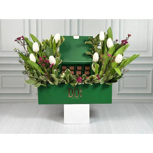 Bicasa - Green box contains tulip flowers, green leaves with a box of chocolates. Height: 50cm Width: 35cm