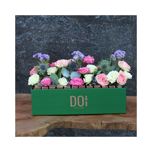 Boliti - Green box contains pink, white, fuchsia baby roses, green leaves with chocolate. Height: 35cm Width: 35cm Sell by: Quantity