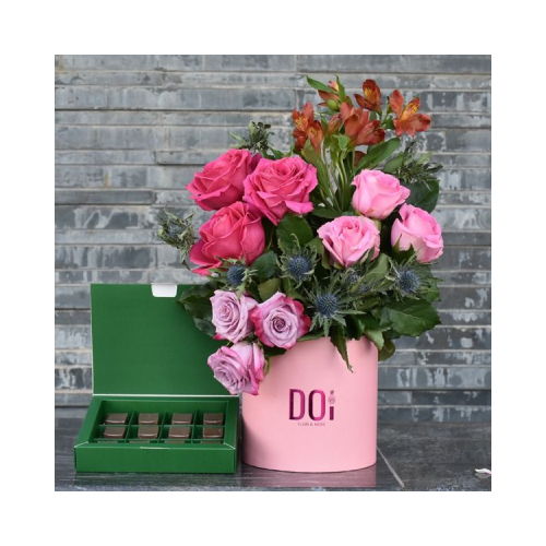 Nove - Pink box contains pink fuchsia roses, green leaves and box of chocolate. Height: 40cm Width: 15cm