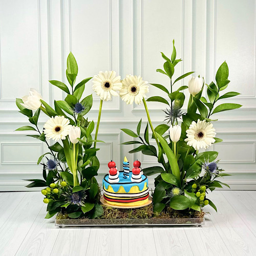 Garden - Acrylic tray contains White Gerbera, White Tulip, Blue Eryngium, Green Hypericum and green leaves with candle cake.Height: 50cmWidth: 40cm