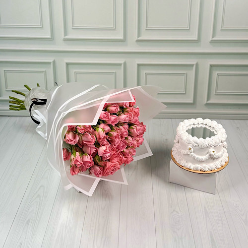 Rose - Hand bouquet contains Pink baby roses with mirror cake.Height: 45cmWidth: 30cm