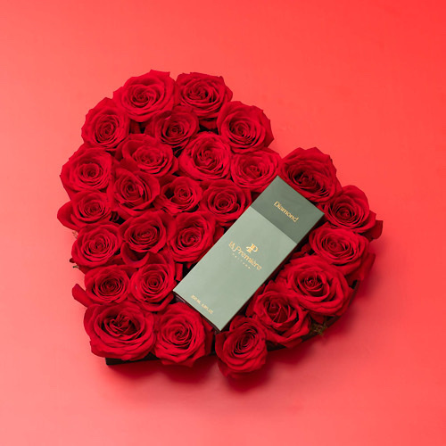 Doi Kwt  - Special love - Heat box contains red roses with French perfume 200ml.
Height: 20cmWidth: 35cm