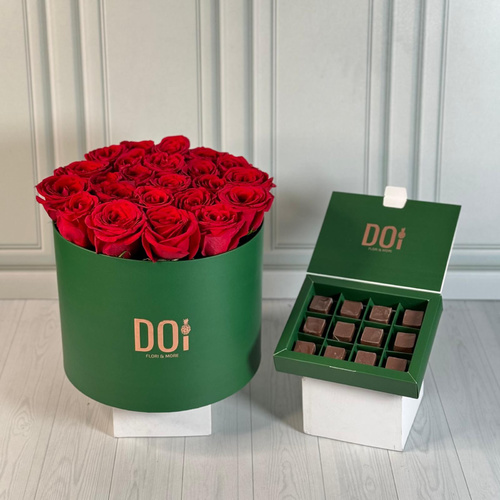 Velvet - Green box contains red roses with box of chocolate.  Height: 35cm Width: 25cm