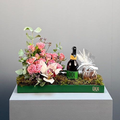 Doi Kwt  - Tods - Green tray contains cymbidium, pink baby roses, green leaves with spray 150ml and chocolate.  Height: 45cm  Width: 35cm