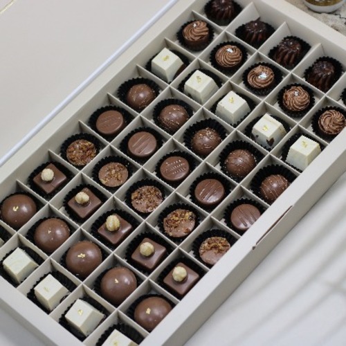 Box Belgian chocolate 54 pieces - Belgian chocolate with various fillings, 45 pieces