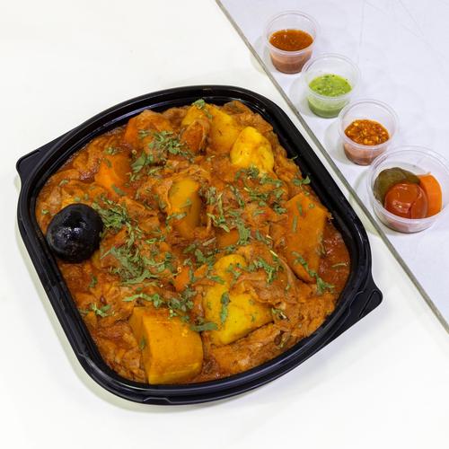 vegetables tashrib - Raqq bread with tomato sauce kuwaiti seasoning vegetables fresh