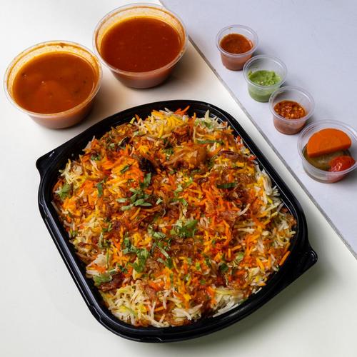 Biryani shrimp - shrimp cooked with dill coriander with basmati rice thoth onions mint basmati rice bhoth doqoos fish sauce Mabouch red green