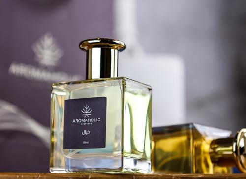 Aromaholic - خيال - عطر (خيال)
عطر يفوق الخيال فيه كل صفات الجمال، عشاق الورد راح يحبون هذا العطر مزيج من الورد والطيب

