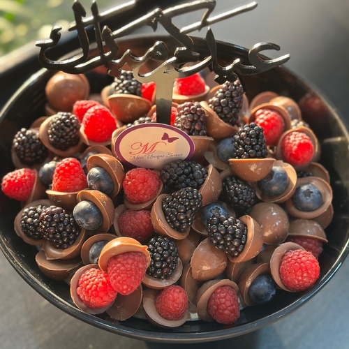 berries chocolate