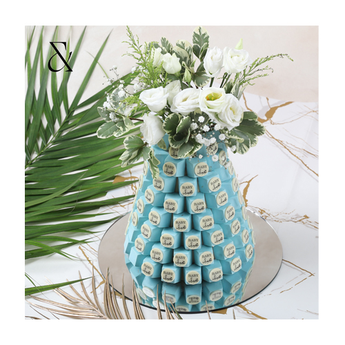 And Chocolate - Blue chocolate tower - برج شوكولا  الوزن تقريبا كيلو  100 حبه تقريبا  النكهات  كراميل  نوتيلا  كيندر  بستاشيو مع ديكور الورد الطبيعي  الشروط والأحكام
1-    بعد تثبيت حجز الطلب و الدفع لن يتم استرجاع أي مبلغ 
2-    الطلبات التي موعد تسليمها بأقرب وقت - سيتم البدء بتجهيزها فوراً - ولن يسمح بالتعديل عليها او تأجيلها او الغائها 
3-    الطلبات المحجوزة مسبقا و باقي على موعد تسليمها مدة تزيد عن اربع ساعات يمكن التعديل عليها او تأجيلها فقط ولا يمكن الغاؤه
وفي حال باقي على موعد التسليم مدة تقل عن اربع ساعات لا يمكن تعديل الطلب ولا يمكن تأجيله ولا يمكن الغاؤه
4-    في حال رفض استلام الطلب سيتم اتلاف الطلب ولن يتم استرجاع أي مبلغ