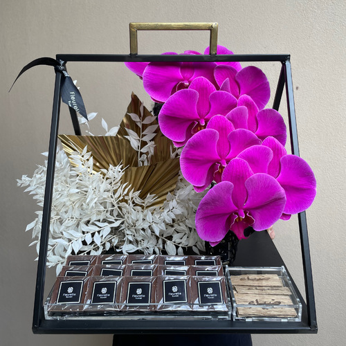 The Bloom Room - A metal stand with flowers, perfume and bukhor 
 L 33cm * H 35cm*Flower kind and color may slightly
differ based on availability.