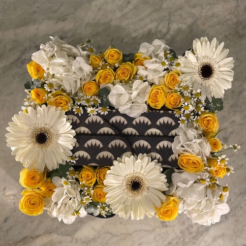 Sunshine money gift - An arrangement of flowers in a black tray with art deco money box L 30cm * W 25cm *Flower kind and color may slightly differ based on availability.