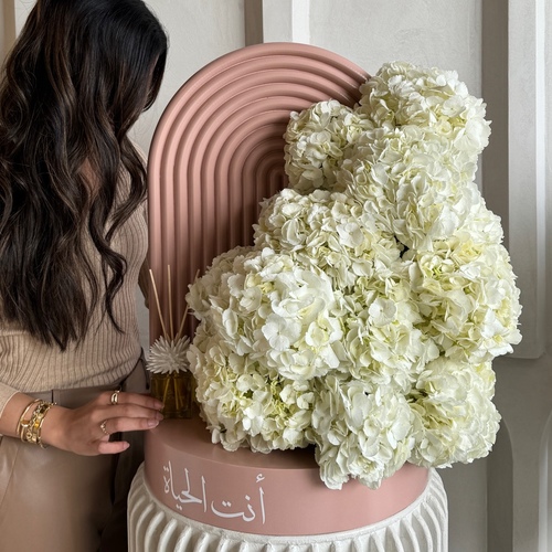 My one & only II - U nude wood backdrop with white hydrangeas and Riccio Caprese diffuser with your choice of name*write the desired name in the message box.  



L50cm H60cm